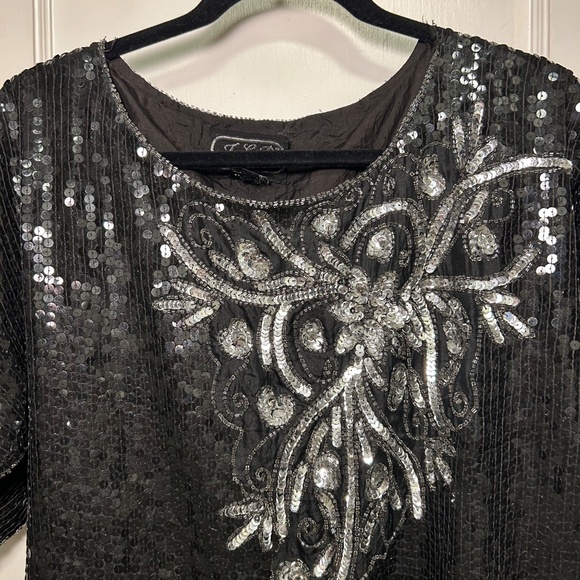 Women's Vintage J.L.B. Black & Sliver Sequin Top w/ 100% Silk Lining Size M. - Picture 3 of 6